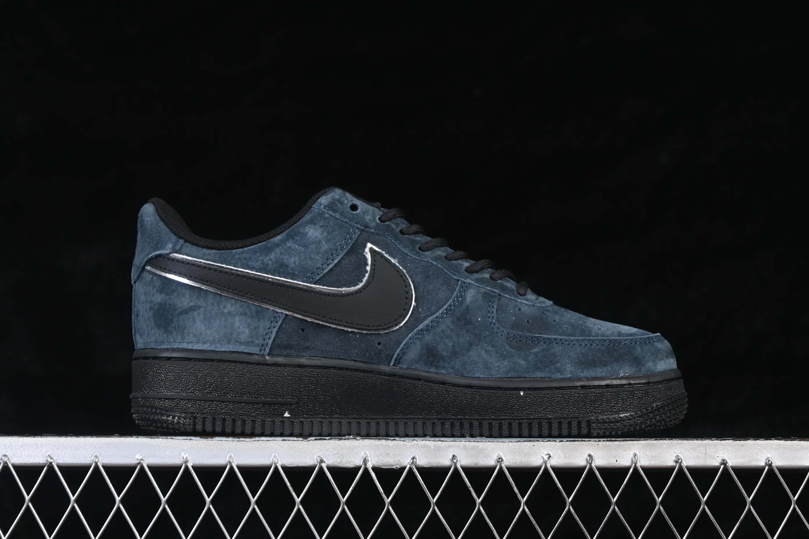 All categories Nk Air Force 1 Air Force series Nk Air Force 1 Low Air Force low-top Nike Air Force 1'07 Low Dark blue black Full suede Air Force low-top casual sneakers ZH0316-157